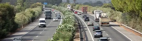 La DGT permite circular por el arcén en la AP-4